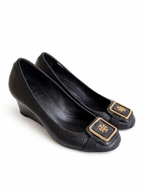 Tory Burch Black Leather Julianne Peep Toe Pumps Leather Wedge Gold Logo Size 6